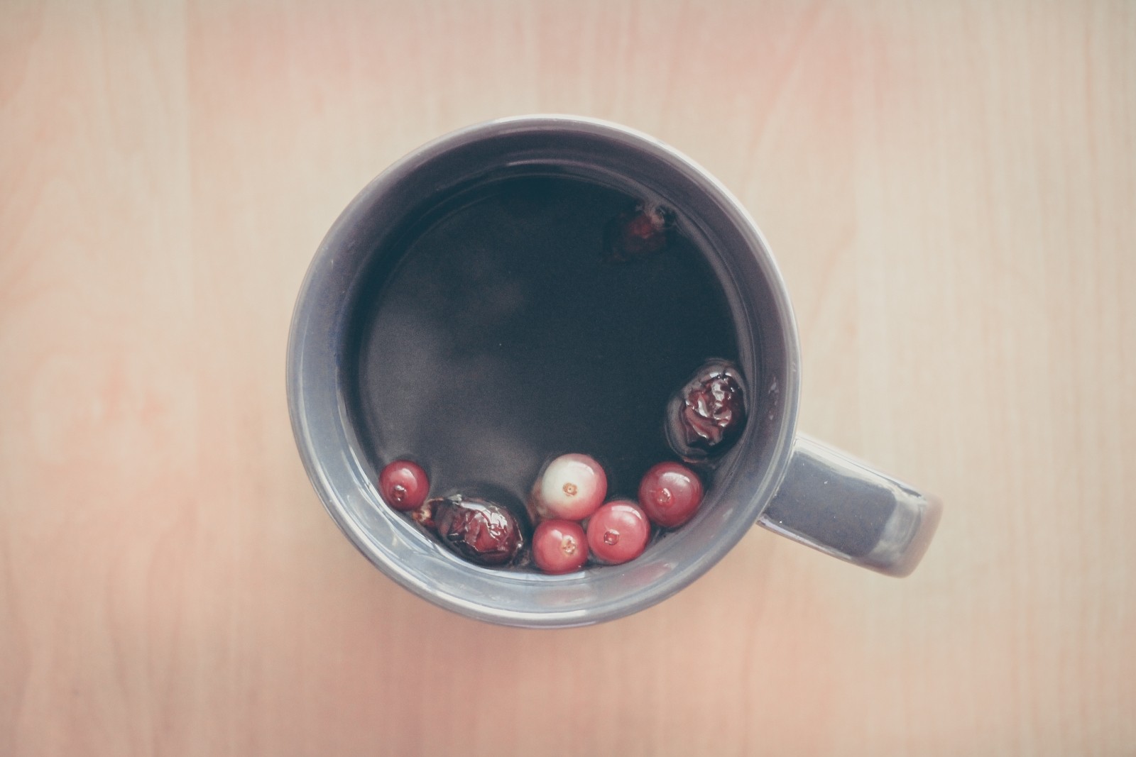 image of tea with berries
